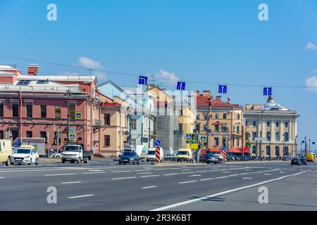 Saint-Pétersbourg, Russie-16 août 2022 : remblai historique du lieutenant Schmidt sur l'île de Vasilievsky, Saint-Pétersbourg, Russie Banque D'Images