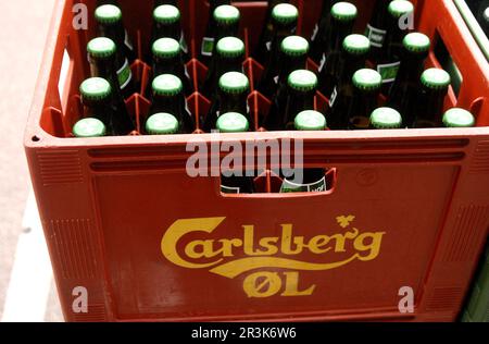 23 mai 2023/bière danoise carlsberg en bouteille appelez HOF et les plus célèbres bars danois locl bodega à Copenhague Danemark. (Photo.Francis Joseph Dean/Dean Pictures) Banque D'Images