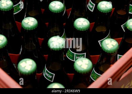 23 mai 2023/bière danoise carlsberg en bouteille appelez HOF et les plus célèbres bars danois locl bodega à Copenhague Danemark. (Photo.Francis Joseph Dean/Dean Pictures) Banque D'Images