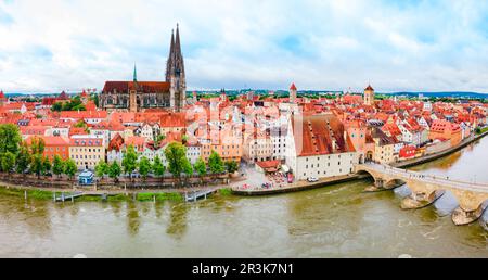 Vue panoramique aérienne de Ratisbonne. Ratisbonne est une ville sur le Danube en Bavière, en Allemagne Banque D'Images