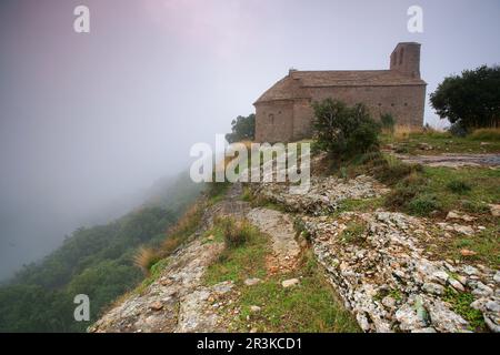 Ermitage roman de Sant Romá, 11th siècle. Village abandonné de Comiols.Montsec de Rúbies.Lleida.chaîne de montagnes pyrénéennes.Catalunya.Espagne. Banque D'Images