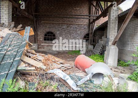 Village abandonné de Manheim près de la mine de lignite de Hambach à ciel ouvert au printemps 2023 Banque D'Images