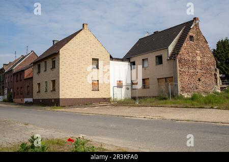 Village abandonné de Manheim près de la mine de lignite de Hambach à ciel ouvert au printemps 2023 Banque D'Images