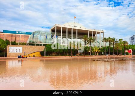 Valence, Espagne - 16 octobre 2021: Palau de la Musica de Valence est une salle de concert, de cinéma, d'art et d'exposition à Valence situé sur le Riu Tur Banque D'Images