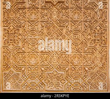 Grenade, Espagne - 20 octobre 2021: L'intérieur du palais de l'Alhambra. Alhambra est un complexe de forteresse situé dans la ville de Grenade, en Andalousie, en Espagne. Banque D'Images