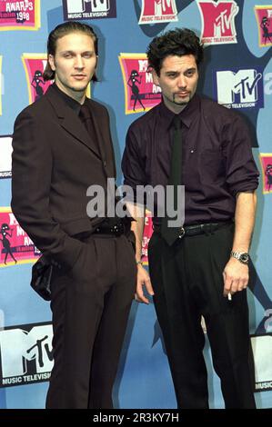 Milan Italie 1998-11-12 :Huey Morgan et Brian Leiser de Fun les criminels lovin aux MTV Europe Music Awards 1998 Banque D'Images