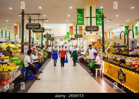 SHARJAH, ÉMIRATS ARABES UNIS - Mars 01, 2019 : Souq Al Jubail ou Jubail souk est un marché situé dans le centre de la ville de Sharjah dans les Émirats arabes unis Émirats arabes unis ou Banque D'Images