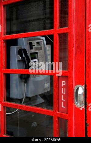 Boîte de téléphone rouge Banque D'Images