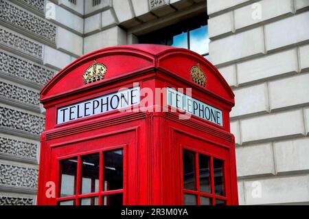 Boîte de téléphone rouge Banque D'Images