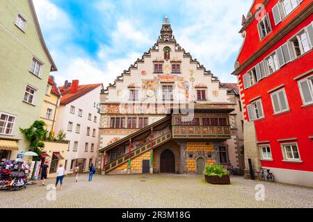 Lindau, Allemagne - 04 juillet 2021 : Altes Rathaus ou ancien hôtel de ville dans le centre-ville de Lindau. Lindau est une grande ville et une île sur le lac Constanc Banque D'Images