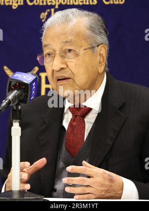 Tokyo, Japon. 24th mai 2023. L'ancien Premier ministre malaisien Mahathir bin Mohamad parle mercredi au Club des correspondants étrangers du Japon à Tokyo, au 24 mai 2023. Mahathir est maintenant à Tokyo pour assister à un symposium international organisé sur le papier économique japonais. (Photo de Yoshio Tsunoda/AFLO) Banque D'Images