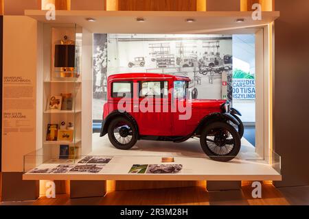 Munich, Allemagne - 08 juillet 2021: BMW 3 15 PS DA 2 Limousine au musée BMW. C'est un musée automobile de l'histoire de BMW situé près de l'Olympiapark en M Banque D'Images