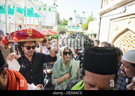 Ajmer, Inde. 21st mai 2023. L'actrice Bollywood Sara Ali Khan a visité Ajmer Sharif Dargah, pour obtenir des bénédictions pour son prochain film Zara Hatke Zara Bachke à Ajmer, en Inde, sur 21 mai 2023. La comédie romantique est également la vedette Vicky Kaushal et est dirigée par Laxman Utekar. (Photo de Shaukat Ahmed/Pacific Press/Sipa USA) crédit: SIPA USA/Alay Live News Banque D'Images