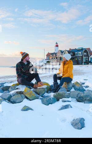 Phare d'Urk en hiver avec neige aux pays-Bas Banque D'Images