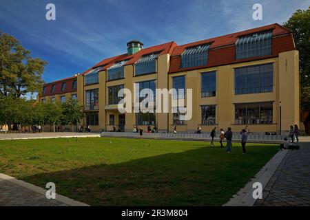 Bâtiment principal de l'Université Bauhaus d'aujourd'hui à Weimar, Thuringe, Allemagne, Europe Banque D'Images