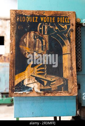 Panneau à l'intérieur de l'atelier de la gare de dire Dawa, région de dire Dawa, dire Dawa, Éthiopie Banque D'Images