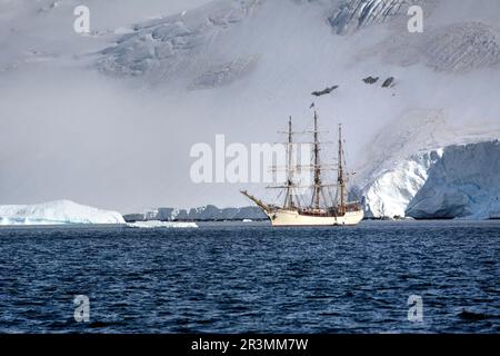 Voile Bark Europa sur une croisière en Antarctique Banque D'Images