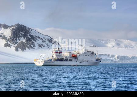 Akademik Sergueï Vavilov bateau sur une croisière en Antarctique Banque D'Images