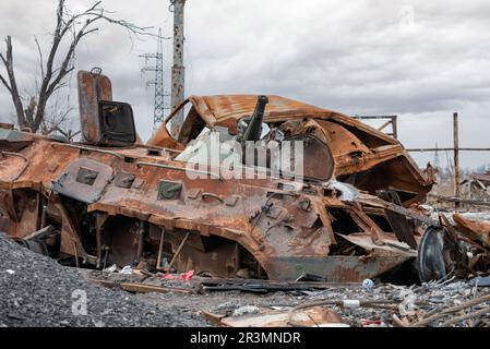 Char brûlé et bâtiments détruits de l'usine d'Azovstal à Marioupol Banque D'Images