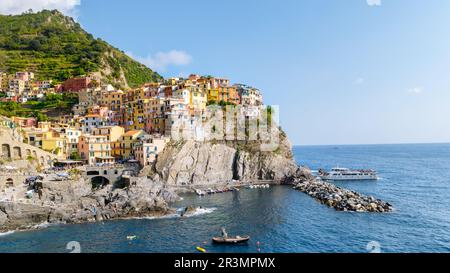 Manarola Village Cinque Terre Italie. Ville colorée Ligurie l'une des cinq côtes liguriennes des Cinque Terre Banque D'Images
