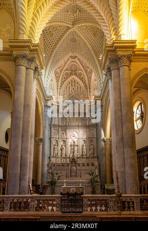 Vue intérieure de la cathédrale Chiesa Madre di Santa Maria Assunta à Erice, Sicile Banque D'Images