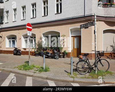 A la Gustav-Müller-Strasse de Berlin-Schöneberg. La rue est synonyme de culture urbaine et résidentielle diversifiée. Banque D'Images