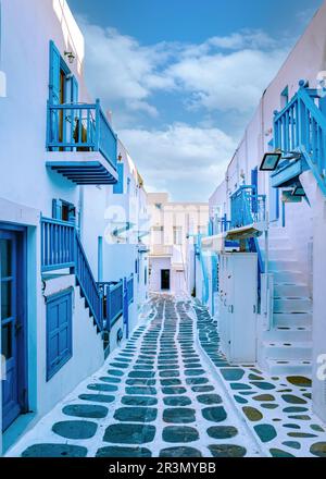 Mykonos Grèce , rues colorées de la vieille ville de Mykonos avec maisons pleines d'esprit au village Banque D'Images