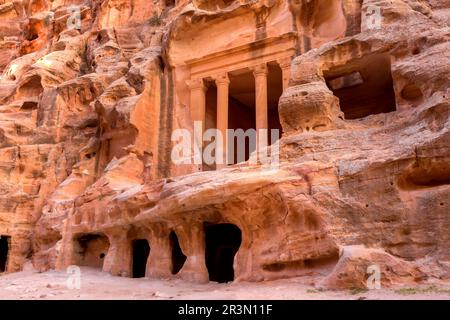 Triclinium à Little Petra, Siq al-Barid, Jordanie Banque D'Images