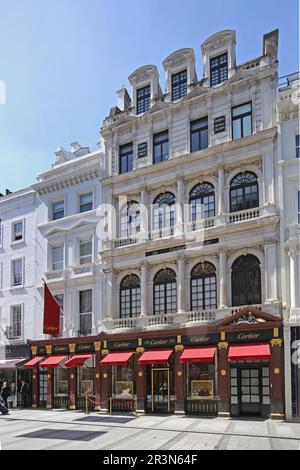 Vue extérieure du luxueux magasin de bijoux Boutique Cartier sur New Bond Street à Londres, au coeur du riche quartier de Mayfair. Banque D'Images
