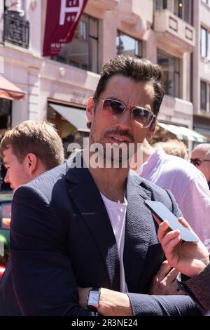Concours sur Savile Row, collaboration entre les tailleurs et quelques-unes des plus grandes voitures classiques du monde automobile, Mayfair, Londres, Angleterre. Banque D'Images