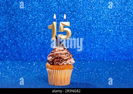 Cupcake avec numéro pour la célébration d'anniversaire ou d'anniversaire Banque D'Images