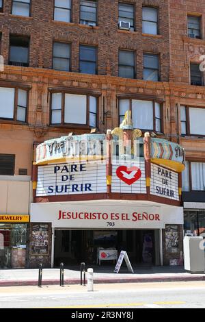 LOS ANGELES, CALIFORNIE - 17 MAI 2023 : l'ancien théâtre d'État de Broadway, aujourd'hui une église. Banque D'Images