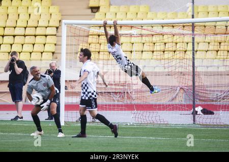 Monaco, Monaco. 23rd mai 2023. Charles Leclerc et Carlos Sainz de Ferrari jouent un match de football de charité au stade Louis II de Monaco sur 23 mai 2023. Le World Stars football Match a eu lieu mardi soir avant le Grand Prix de Monaco de Formule 1 et a été joué par l'équipe de pilotes, dont F1 pilotes, et le Star Team MC. Cette année marque l'organisation 30th de l'événement caritatif. (Credit image: © Beata Zawrzel/ZUMA Press Wire) USAGE ÉDITORIAL SEULEMENT! Non destiné À un usage commercial ! Banque D'Images