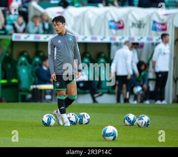 24th mai 2023 ; Easter Road, Édimbourg, Écosse : Scottish Premiership football, Hibernian versus Celtic ; Hyeongyu Oh of Celtic se réchauffe Banque D'Images