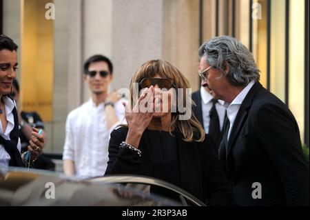 Milan, Italie. 24th mai 2023. Milan, 24-05-2023 la chanteuse Tina Turner, 83 ans, est décédée aujourd'hui après une longue maladie chez elle à Kusnacht en Suisse. Dans les archives photos de 2013-2016 avec son mari Ervin Bach sur quelques visites à Milan crédit: Agence de photo indépendante / Alamy Live News Banque D'Images