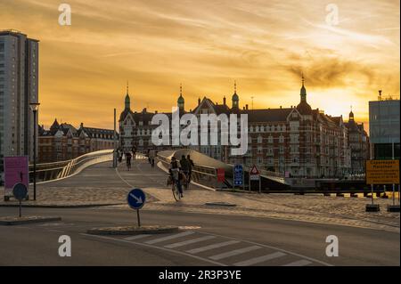 Coucher de soleil à Copenhague avec vue sur le pont de Lille Langebro Banque D'Images