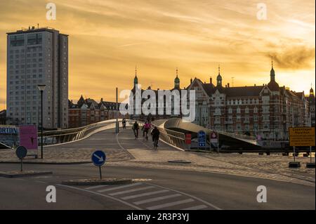 Coucher de soleil à Copenhague avec vue sur le pont de Lille Langebro Banque D'Images