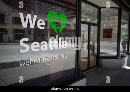 Seattle, États-Unis. 23 mai 2023. Nous sommes au cœur du bureau de Seattle sur 3rd ave dans le quartier commerçant de Westlake. Banque D'Images