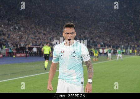 Stadio Olimpico, Rome, Italie. 24th mai 2023. Finale de football italienne de Coppa Italia ; Fiorentina versus Inter Milan ; Lautaro Martí ; nez de FC Inter célèbre après avoir marqué le but pour 1-1 dans le crédit de 29th minutes : action plus Sports/Alamy Live News Banque D'Images