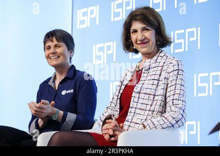 Milan, Italie. 16th mai 2023. Le Directeur général du CERN Fabiola Gianotti et l'astronaute italien Samantha Cristoforetti de l'Agence spatiale européenne assistent à la cérémonie de remise du prix ISPI 2022 au Palazzo Clerici on 16 mai 2023, à Milan, en Italie. (Photo par Alessandro Bremec/NurPhoto) Credit: NurPhoto SRL/Alay Live News Banque D'Images