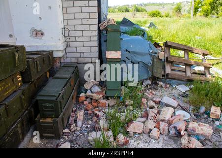 Le monastère orthodoxe Svyato Heorhiy IVS, situé dans le village de Dolyna, a été détruit dans un bombardement par l'armée russe. L'endroit était une place militaire. Banque D'Images