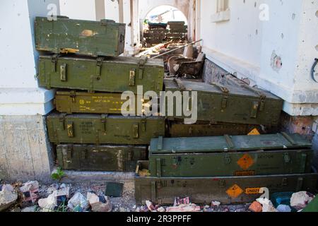 Le monastère orthodoxe Svyato Heorhiy IVS, situé dans le village de Dolyna, a été détruit dans un bombardement par l'armée russe. L'endroit était une place militaire. Banque D'Images