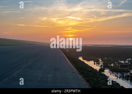 Coucher de soleil sur les rives de la Mer du Nord Frise orientale Banque D'Images