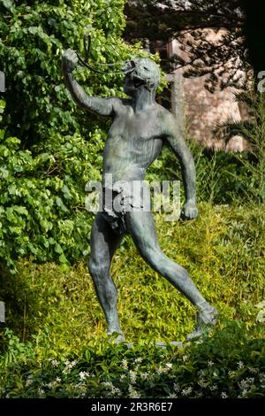 Foner, escultura de bronce, Llorenç Roselló, Edificio de estilo modernista de CAN Prunera, siglo XX, jardin Javier Mayol Mundo, Capapuig, Soller, Sierra de Tramuntana, Mallorca, îles baléares, espagne, europe. Banque D'Images