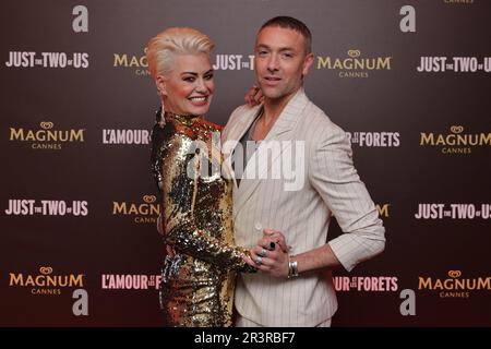 Cannes, France. 25th mai 2023. Katrina Patchett et Maxime Dereymez participant à la fête de l'Amour et les Forets qui s'est tenue à la plage Magnum sur 24 mai 2023 à Cannes, en France. Photo de David Boyer/ABACAPRESS.COM crédit: Abaca Press/Alay Live News Banque D'Images