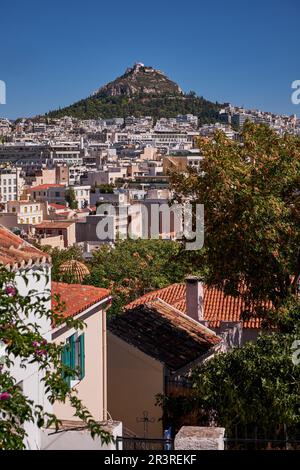 Vue panoramique sur Athènes et la colline du Lycabette depuis Anafiotika - Grèce Banque D'Images