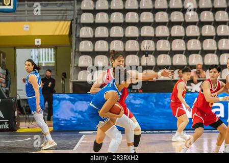 Vigo, Espagne. 24th mai 2023. player Keys défend le ballon après avoir attrapant le rebond. Credit: xan gasalla / Alamy Live News Banque D'Images