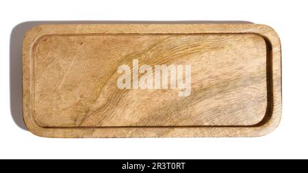 Plaque rectangulaire en bois pour servir des aliments sur fond blanc isolé, vue du dessus Banque D'Images