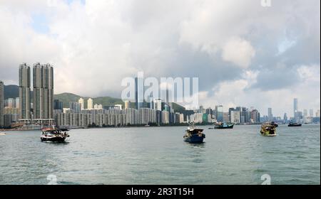 Vue sur le port de Victoria et Quarry Bay, Hong Kong. Banque D'Images