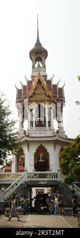 Wat Chana Songkram en face de la route Khaosan à Bang Lamphu, Bangkok, Thaïlande. Banque D'Images